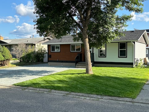 Prime location, mins to hospital and Uni & College