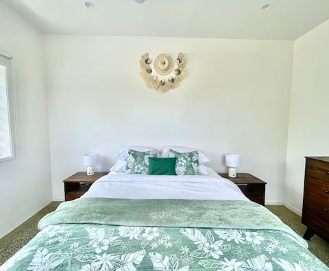 Pokoinu Palms House & Pool near Town/Beach/Airport