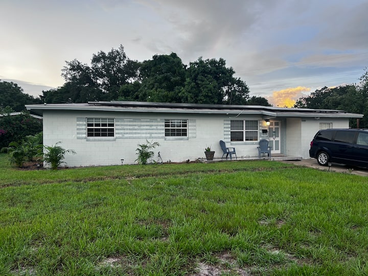 Cozy 4-bedroom House Near Airport And Downtown - Orlando, FL