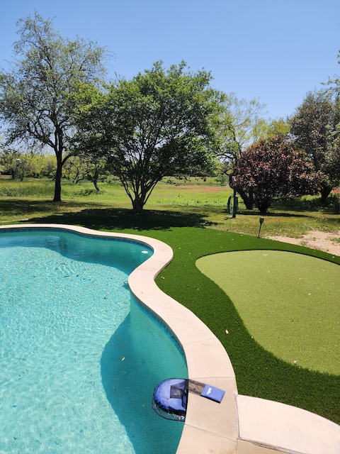 Two home ranch retreat, w/ pool & Chef's kitchen