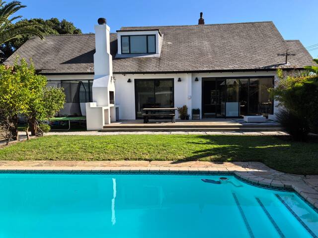 Spacious family home in Pinelands + Pool gallery image 4