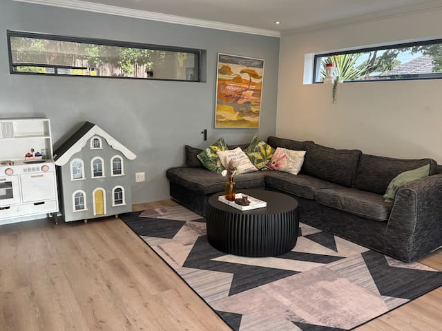 Loch Road Residence gallery image 5