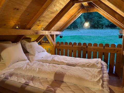 Successful Airbnb property: Baumhaus Bird's Nest am Rhein Burgen Weg in Boppard