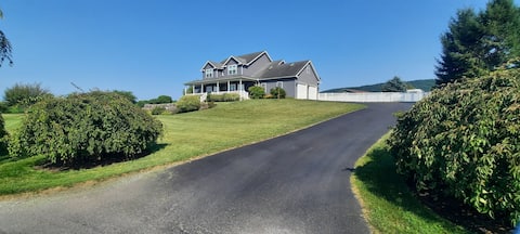 Lower guest suite close to PSU & beautiful scenery