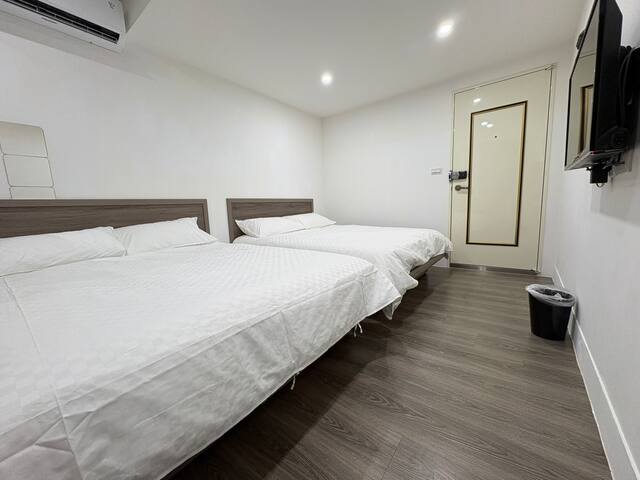 Taipei 台北西門町5-8人三房/MRT Ximen 5分鐘/電梯 gallery image 5