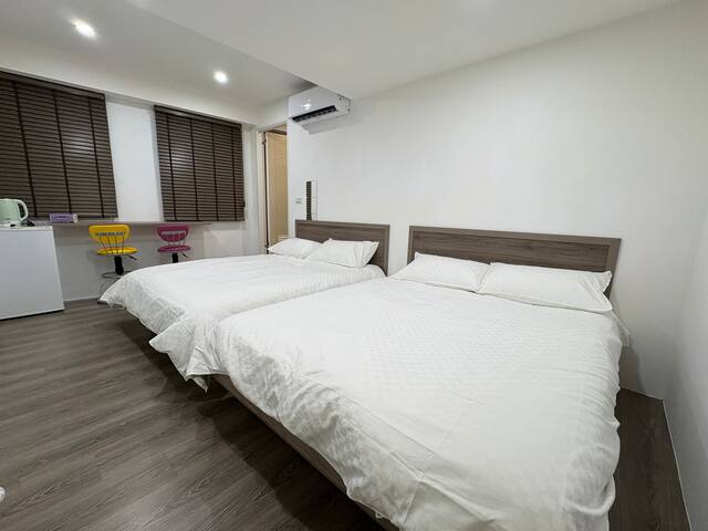 Taipei 台北西門町5-8人三房/MRT Ximen 5分鐘/電梯 gallery image 2