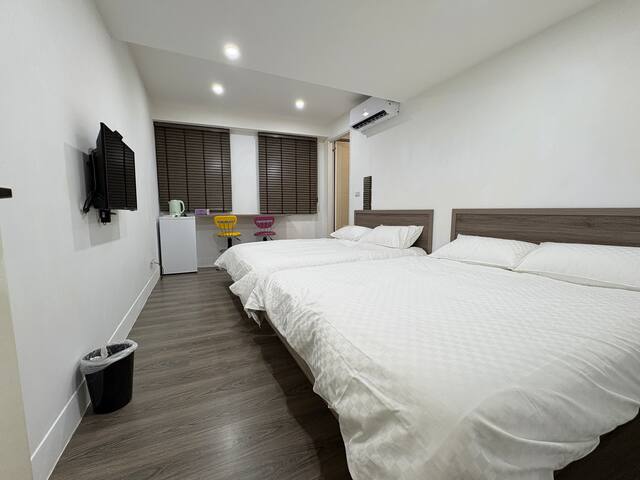 Taipei 台北西門町5-8人三房/MRT Ximen 5分鐘/電梯 gallery image 3