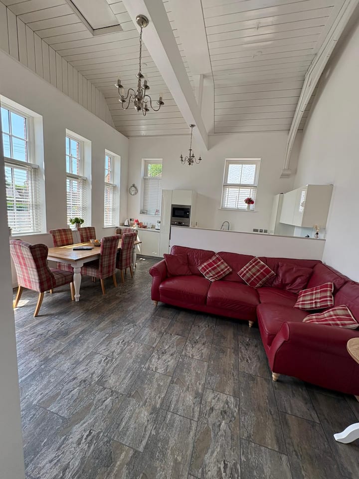 Charming Victorian School Near Beach Dog Friendly - Southend-on-Sea