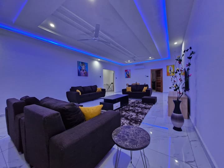 Entire 2 Bedroom (Flat 4), Pool & Generator, Accra - ガーナ
