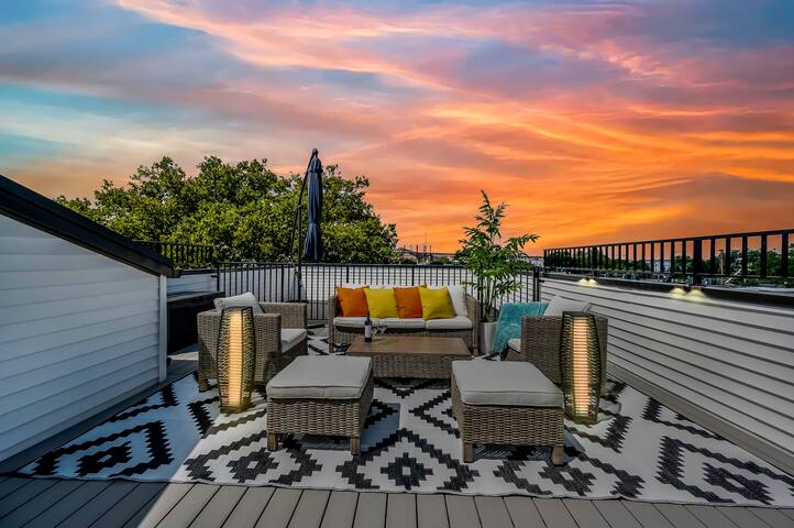 LUX Penthouse+Huge SkyDeck Views of NYC! NearPATH gallery image 3