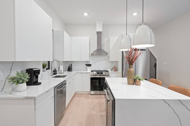 LUX Penthouse+Huge SkyDeck Views of NYC! NearPATH gallery image 4