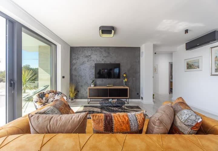 Villa Luce 
Luxury Apartment In Zadar - Sukošan
