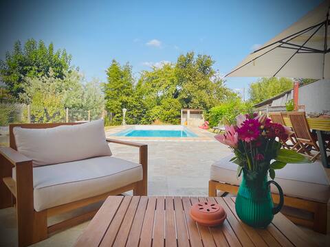 Beautiful Villa, Quiet Pool!