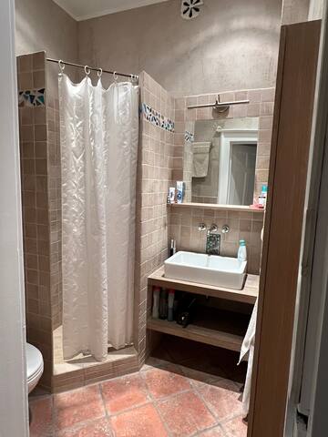 3,5 Zimmerwohnung in bester Lage, schönster Altbau gallery image 4