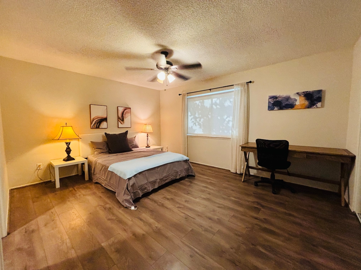 Buenos 4 dormitorios principales, baño privado, piscina. Casas en