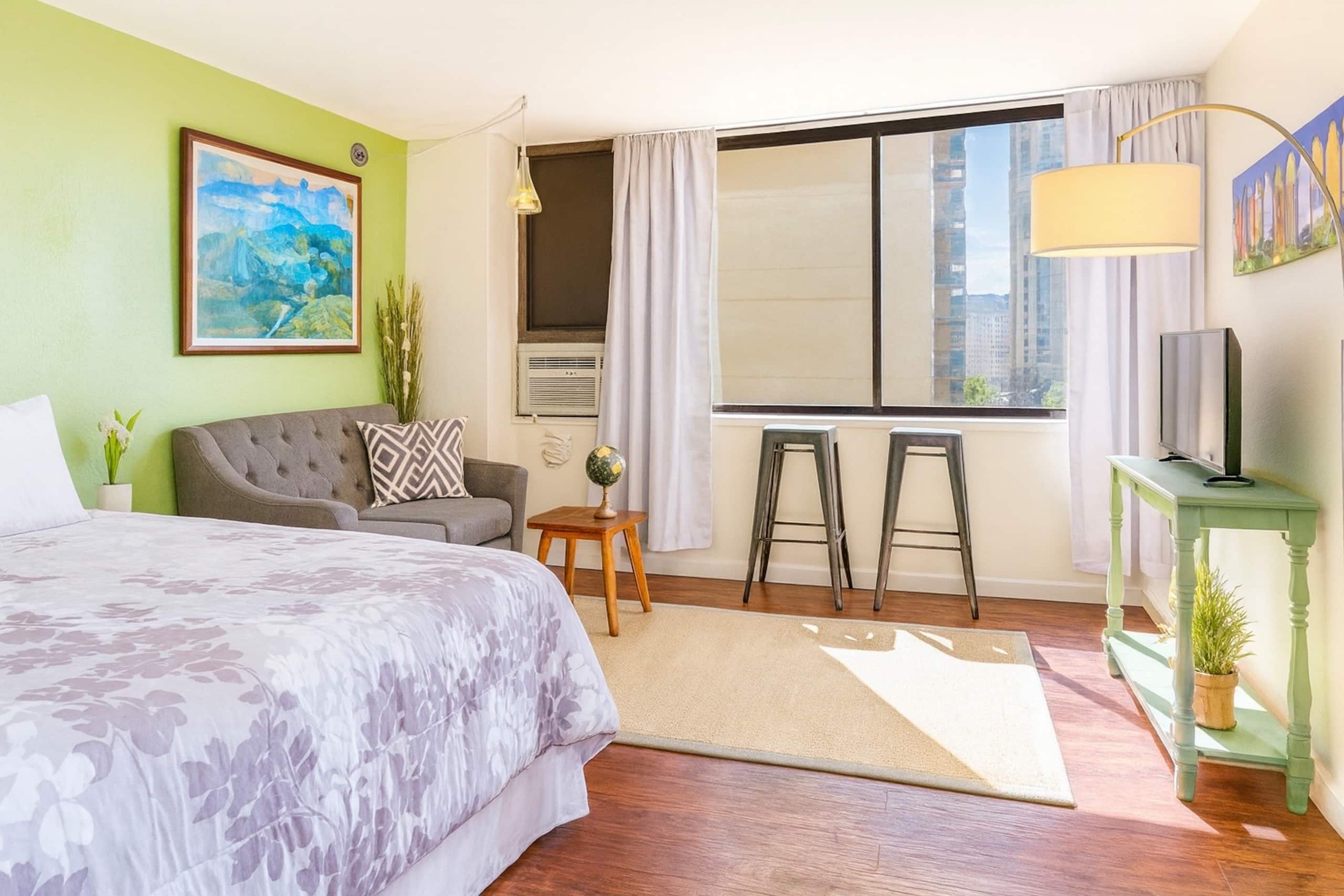 Cozy Waikiki Studio · Walk to Beach · City View - Image 1