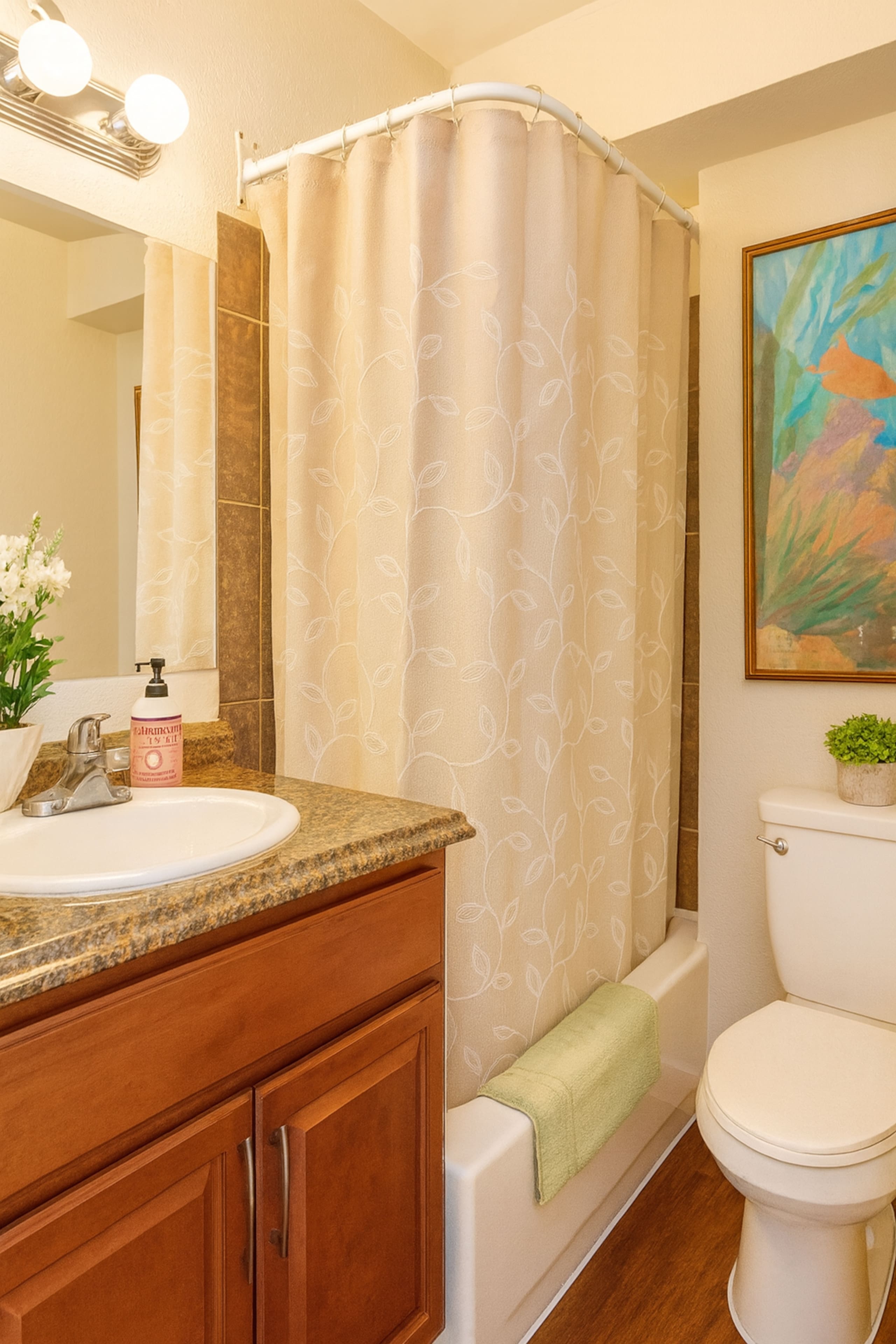 Cozy Waikiki Studio · Walk to Beach · City View - Image 8