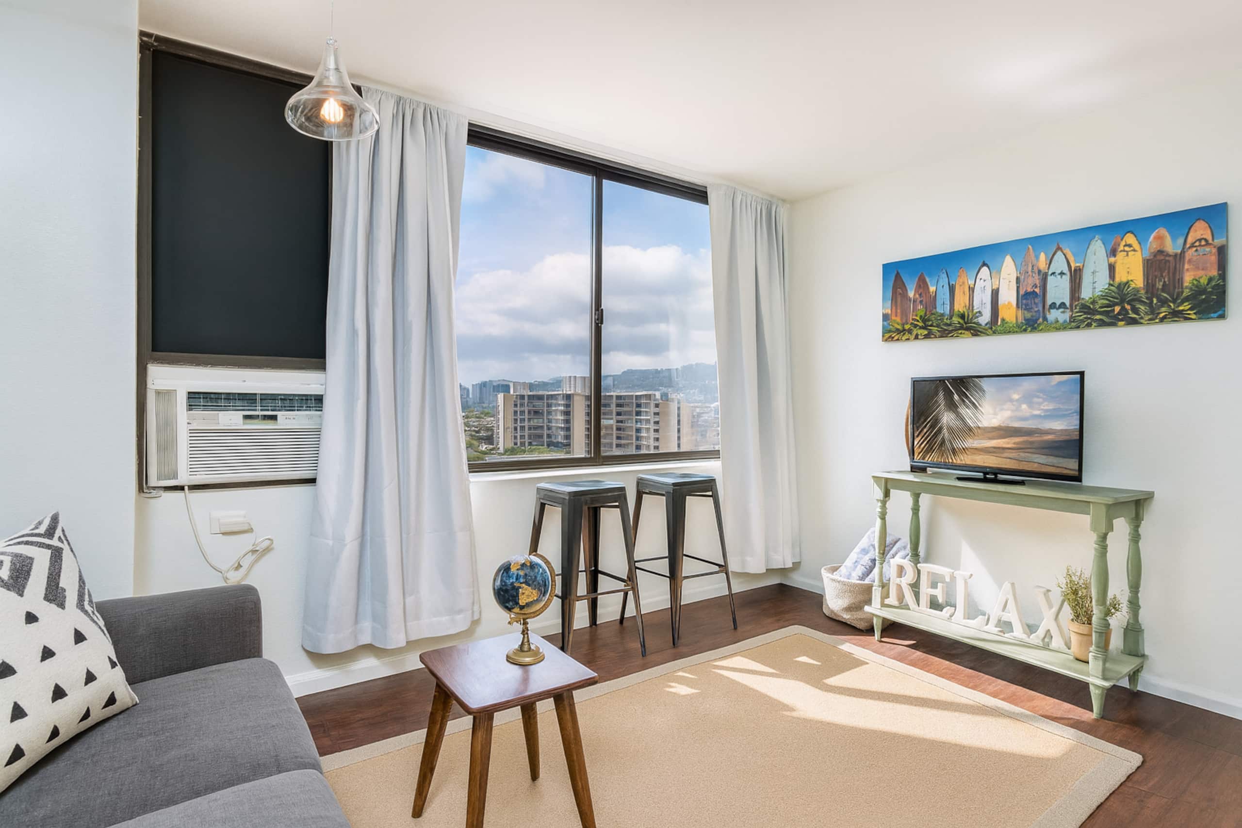 Cozy Waikiki Studio · Walk to Beach · City View - Image 2