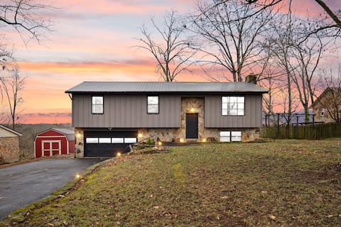 Lakefront Sunset Retreat: Huge Deck + Game Room