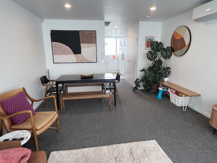 Newtown Central Townhouse With 1 Park - Wellington