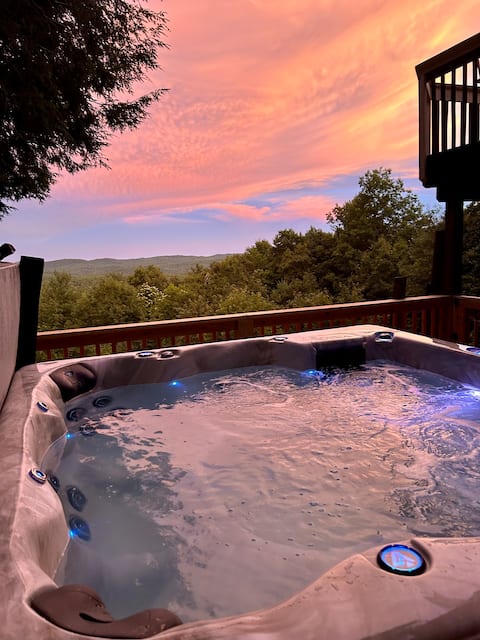 Amazing View-Private-Hot Tub-Sleeps 16-Game Room-Mountain Top