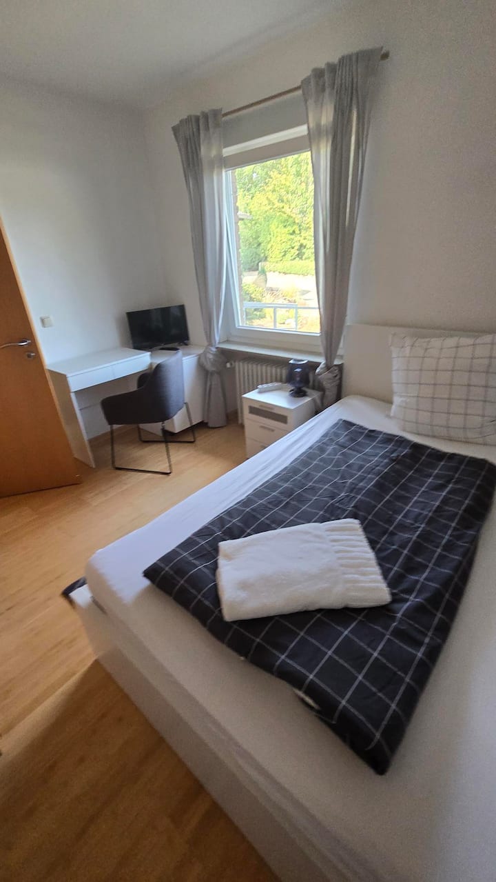 Schlafzimmer 1