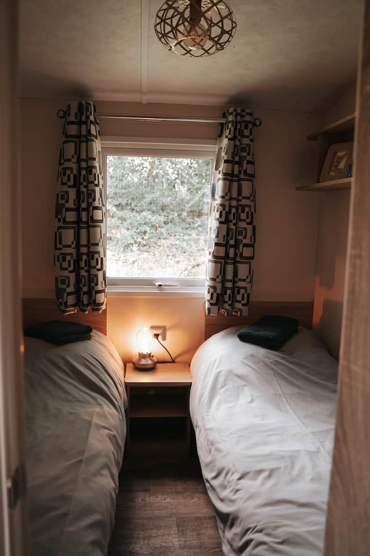 მიკროსახლი: 2 ერთადგილიანი საწოლი (საწოლები იქნება ალაგებული)