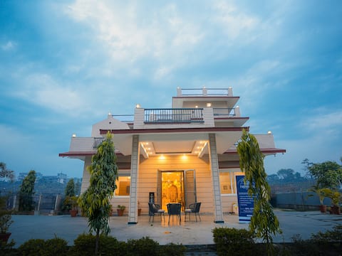 Grand 6BR Estate with Expansive lawns & Amenities