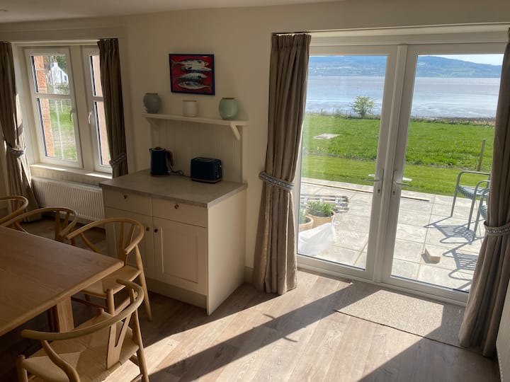 Luxury Seafront Cottage-sauna & Hot Tub | Sleeps 8 - Beauly