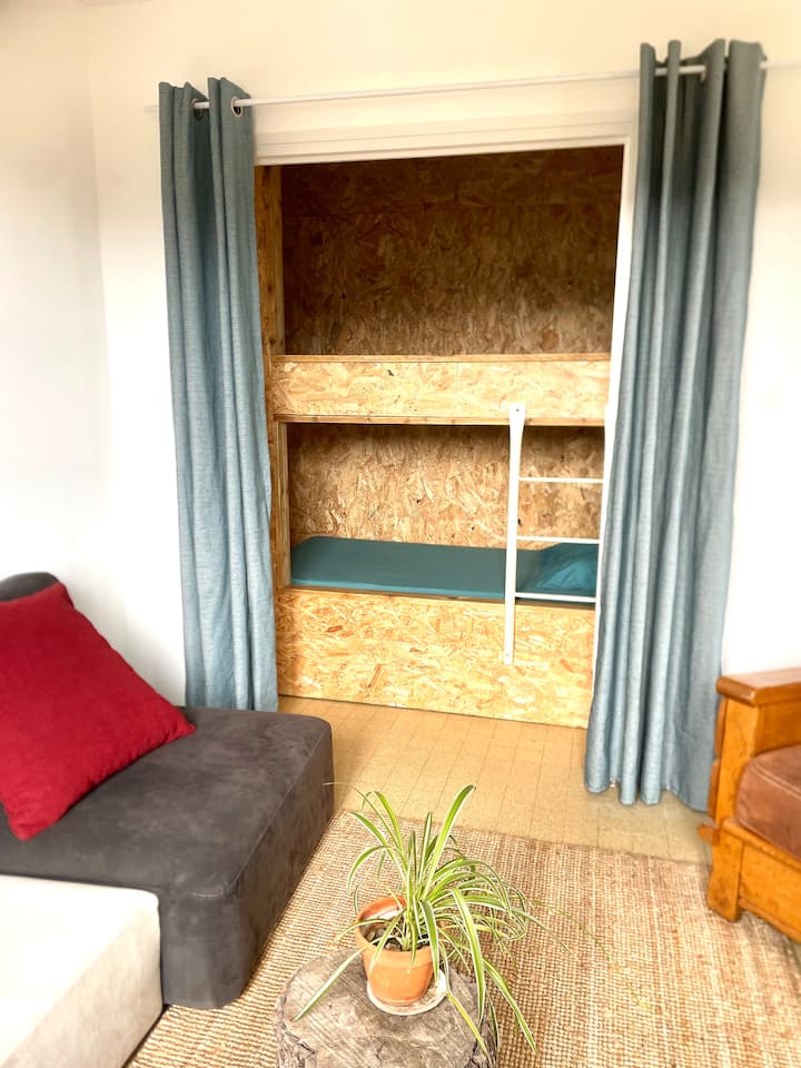 Ambienti i dhomës së gjumit