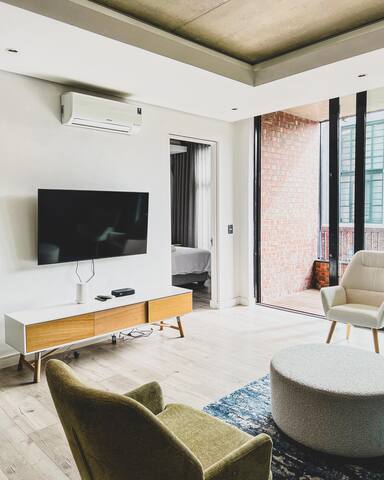 Amira @ De Waterkant gallery image 2