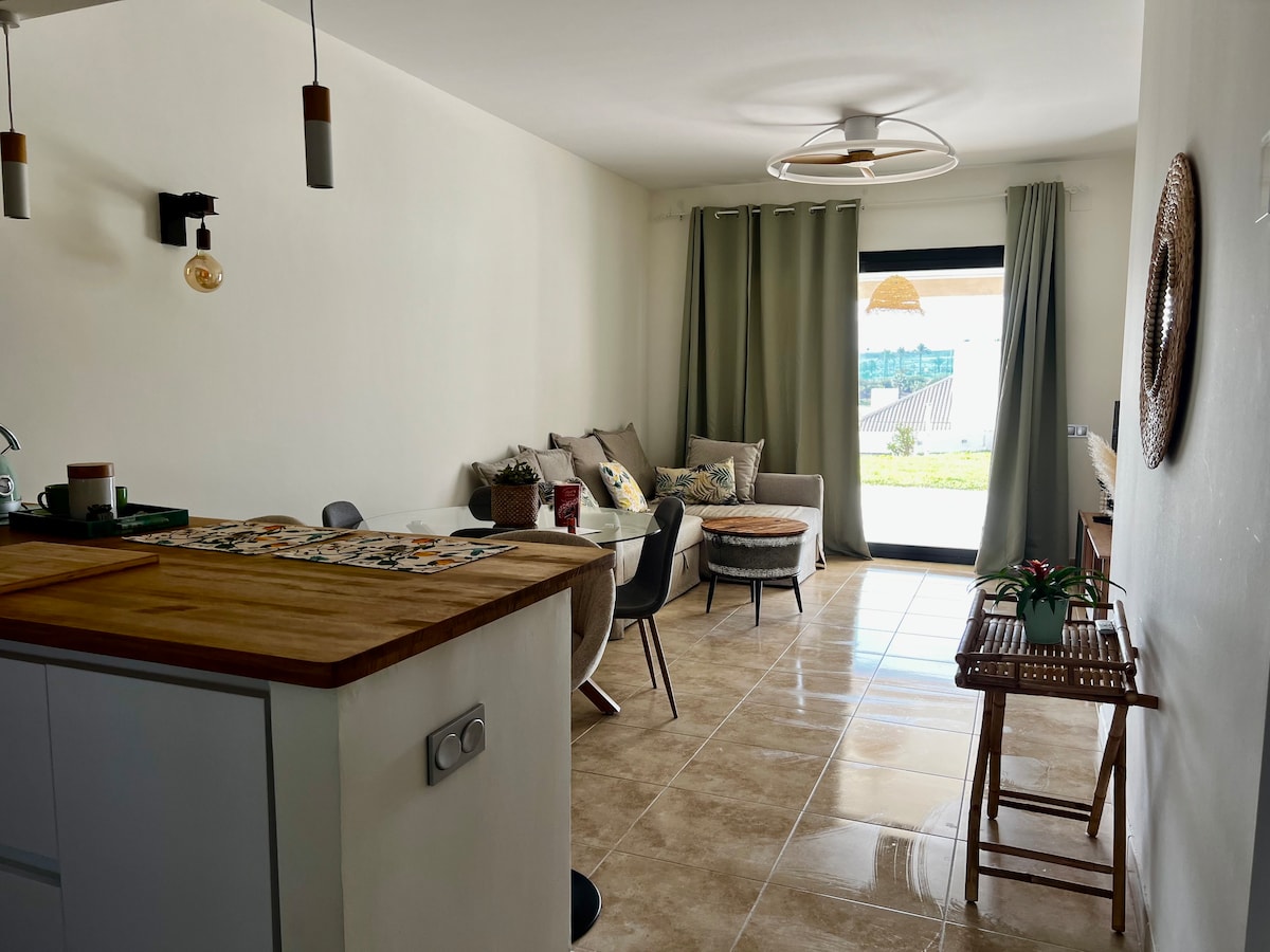 Top Airbnb: Ground floor with terrace, garden and pool views à Vera