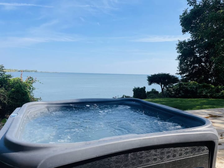 Lakeview Villa W Hot Tub, Fire Table & Pool - Ontario