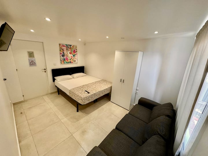 1 Estudio Nuevo Frente Al Metro - Cornellà de Llobregat