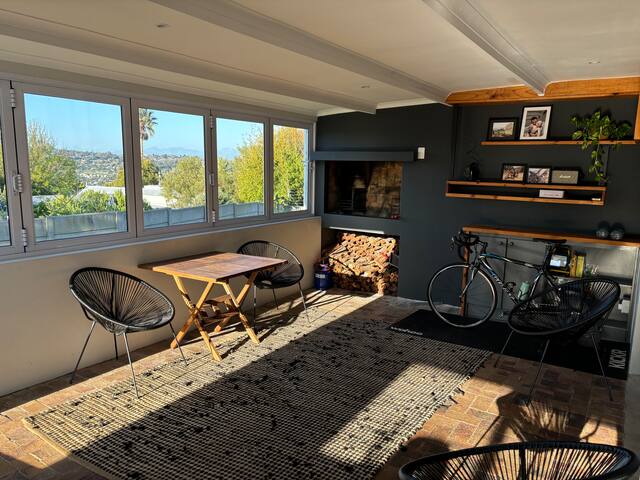 Newly renovated house with vineyard views. gallery image 4