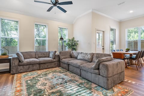 Top Airbnb: Royal Court Residence: sleeps 10 in Tyler