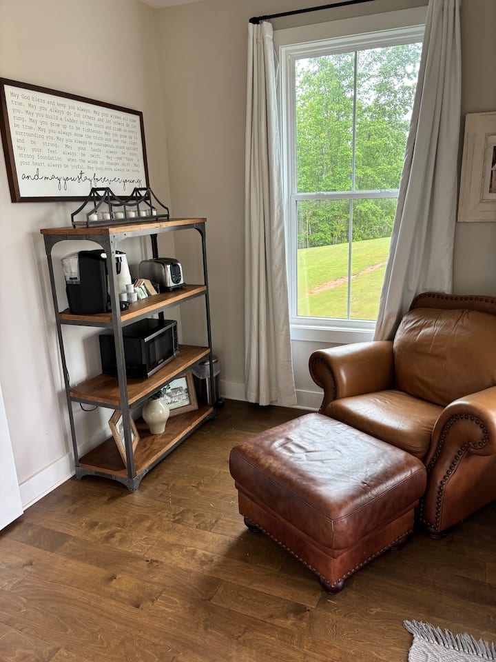 Farmhouse Style Guesthouse - Auburn, AL