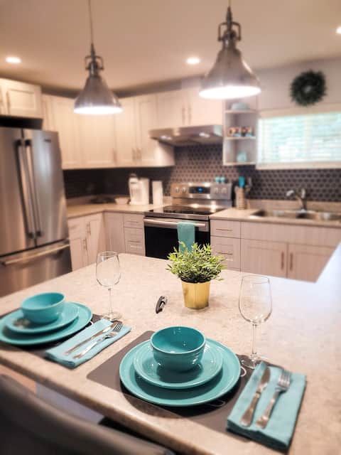 New & Private 2 bedroom suite + office, 1.5 Baths