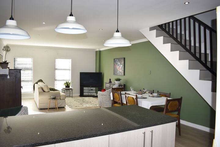 Spacious Townhouse gallery image 4