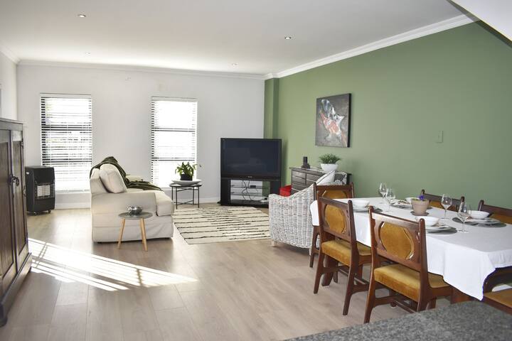 Spacious Townhouse gallery image 3