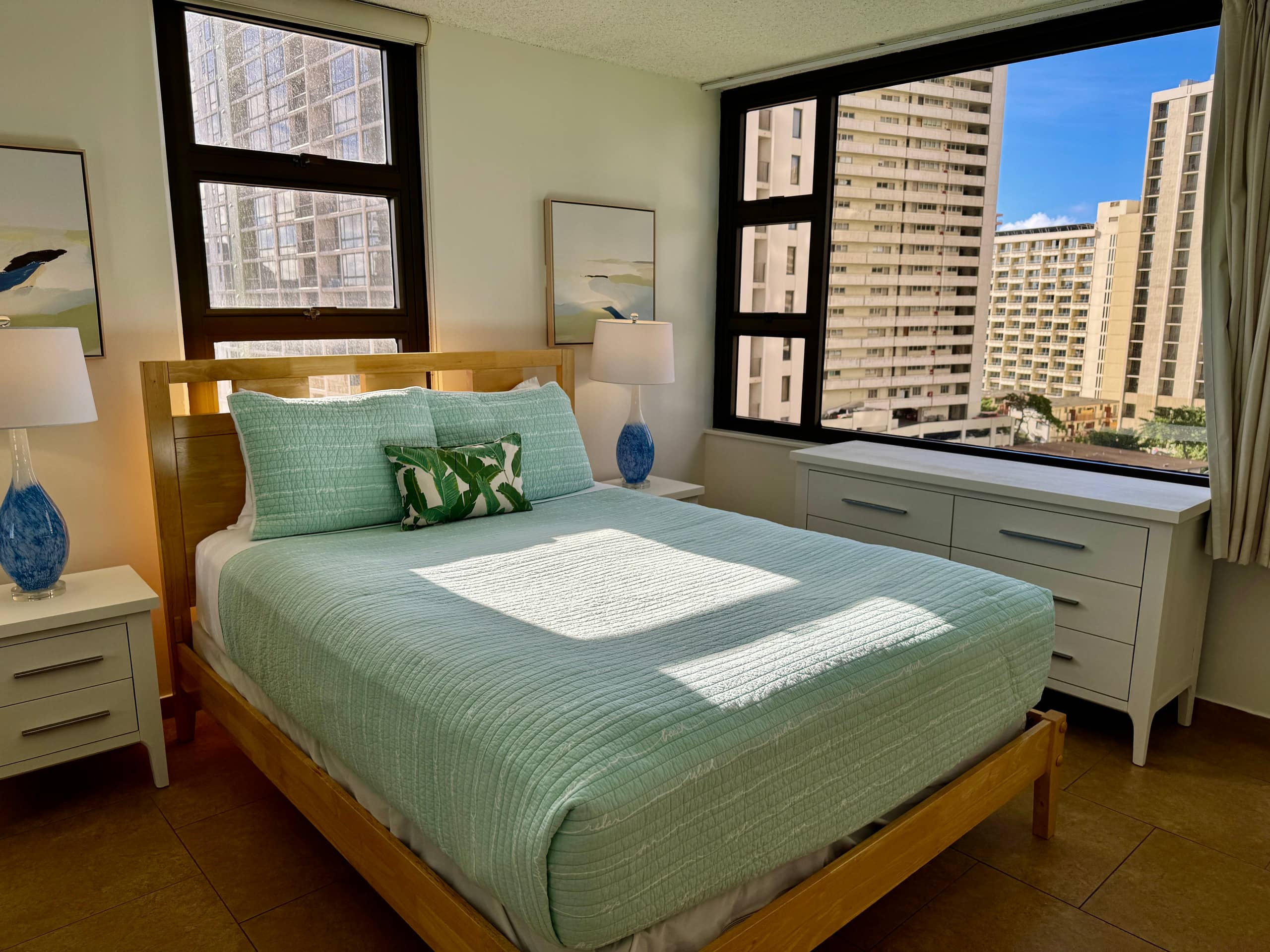 Ocean View Condo w/ Free Parking - Image 9