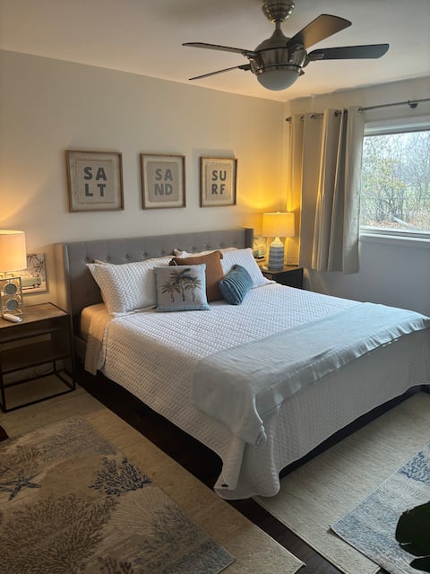 Cute little 2BR near ORD.Clean quiet. No clean fee