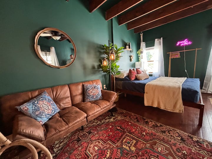 Elegant Green Studio In The Heart Of Old Town - Huntington, VA