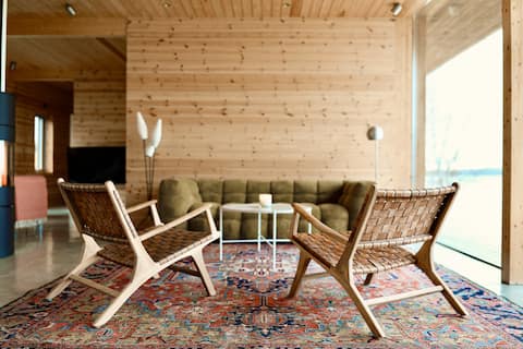 Top performing Airbnb: The lake house in Undrom in Krokom