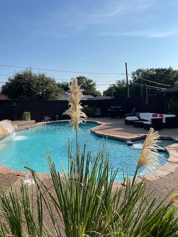 Spacious Cozy Home W Large Pool|Fun Games|King Bed