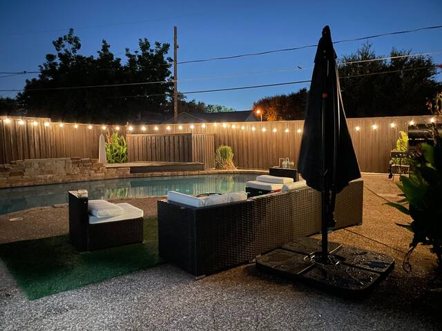 Spacious Cozy Home W Large Pool|Fun Games|King Bed gallery image 5