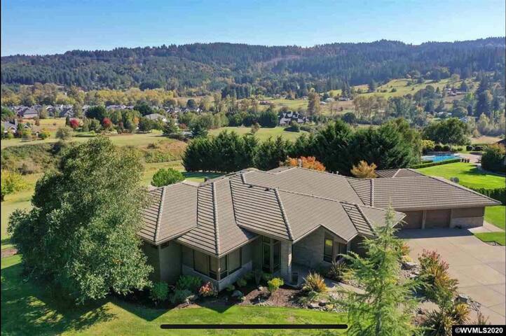 The Illahe Estate gallery image 5