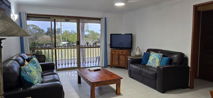 Beach & Park Across The Road. 1 Bed. Pet Friendly. - Hervey Bay