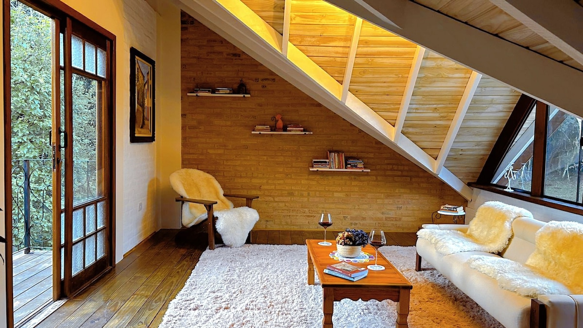 Top Airbnb: Hortênsia Chalet with bed and bath linens fireplace em Cunha