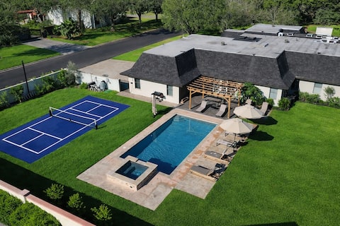 Pool, Pickleball & Epic Game Room | Lake James